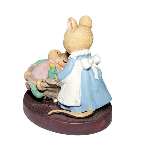 Vintage Forest Friends All Tucked In Mommy Mice with Baby Mice Figurine 2" - Picture 4 of 10
